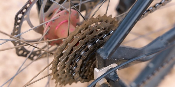 Desgaste de la cadena de bicicleta: El asesino silencioso de tu transmisión